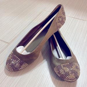 INC International Concept Stud Cap Toe Flat shoes Women size 7.5 moss green